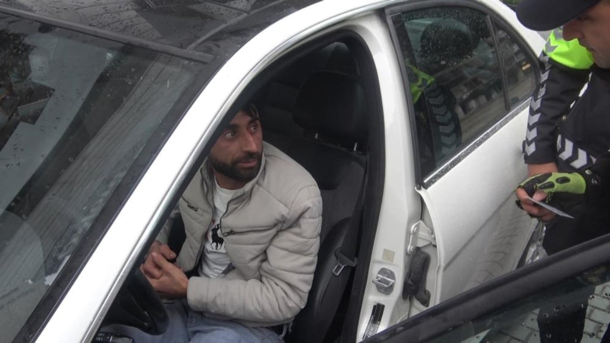 Bursa’da alkollü sürücü direksiyon başında sızdı: Polisler güçlükle uyandırdı