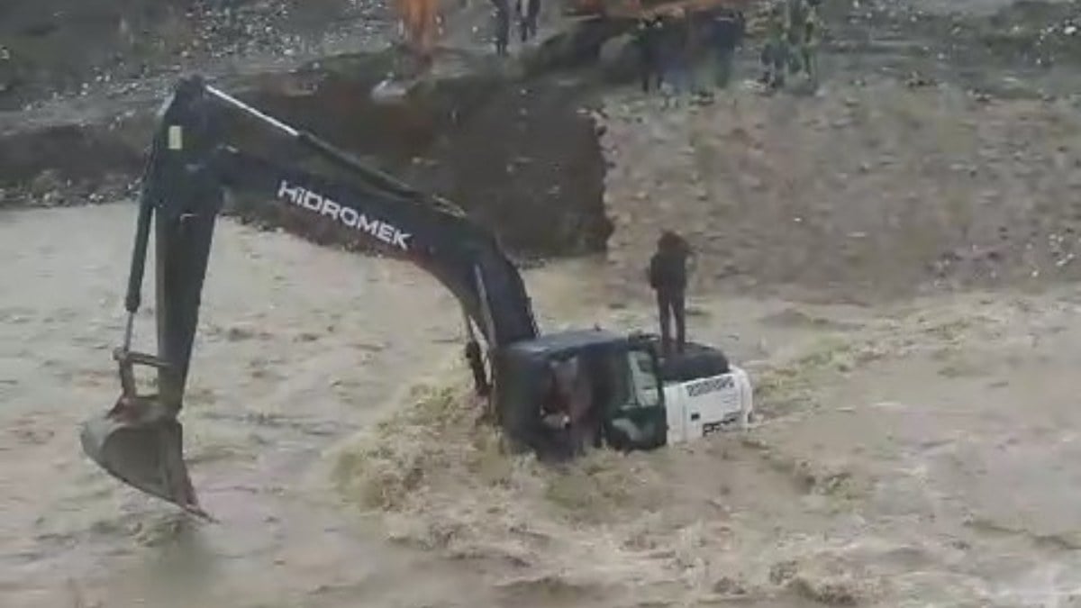 Bursa’da korku dolu sahne! Azgın sel sularında can pazarı…