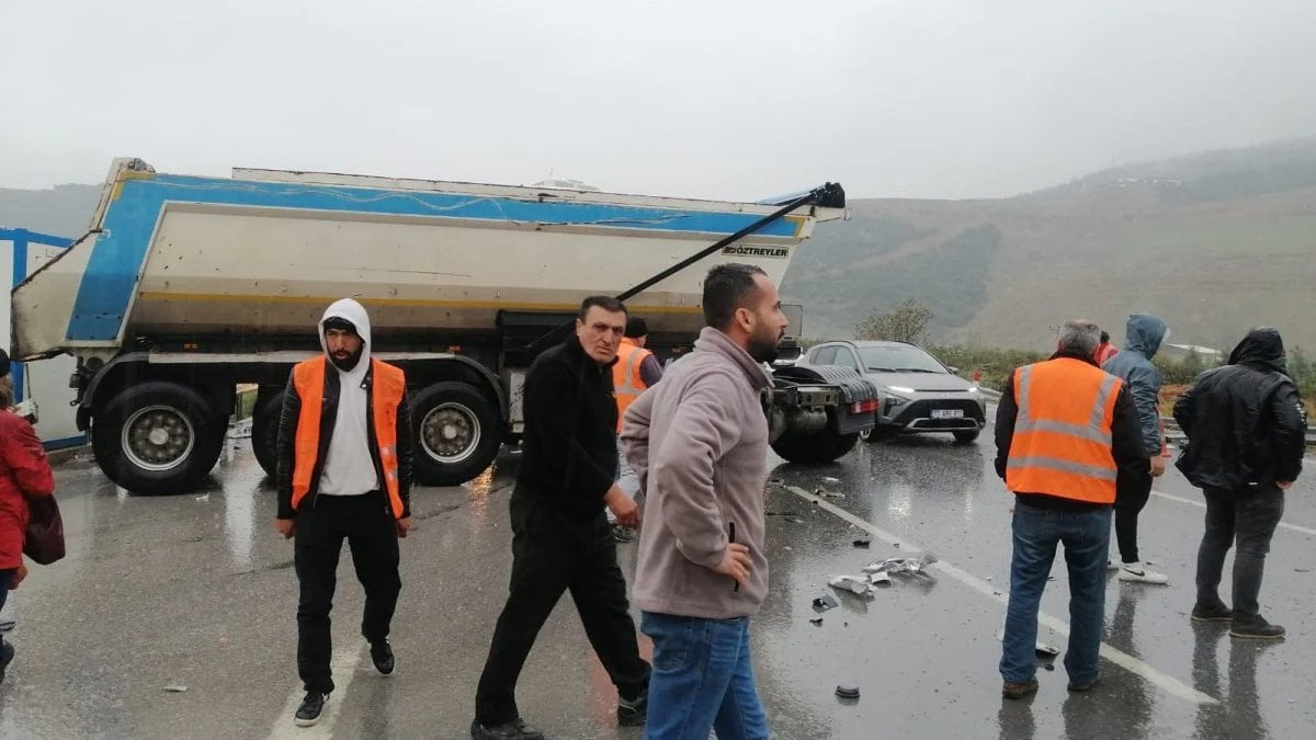 Bursa’da korkunç kaza: Yolcu otobüsü, hafriyat kamyonuna çarptı