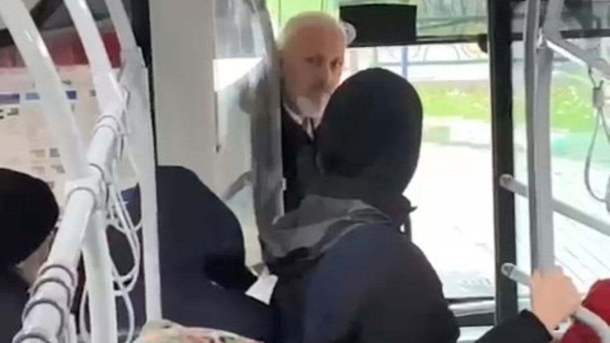 Bursa’da otobüs şoförüyle kadın yolcunun kavgası kamerada: ‘Sen kimsin’