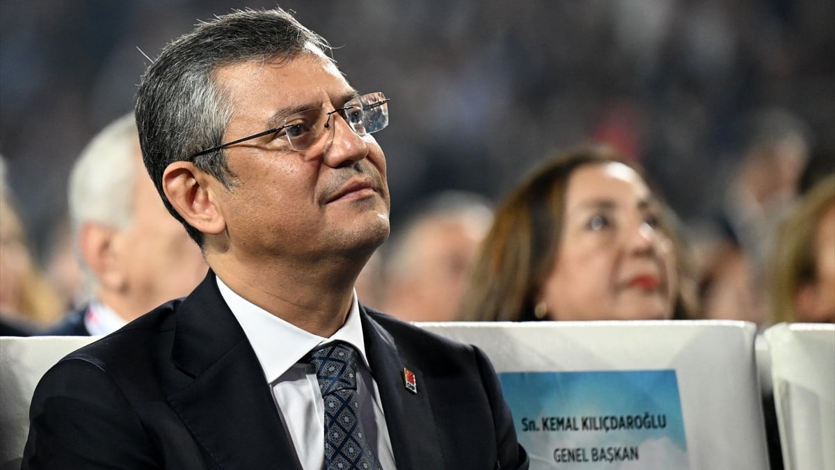 CHP’de Özgür Özel dönemi başladı