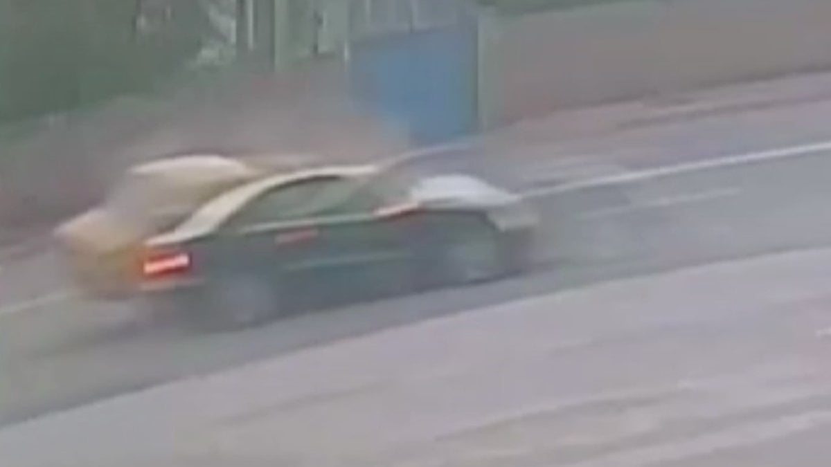 Çorum’da iki otomobil çarpıştığı kaza kamerada: 3 yaralı