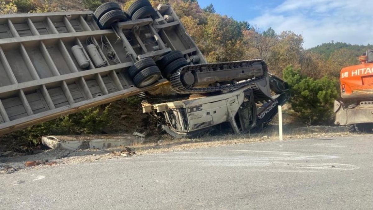 Çorum’da tır devrildi: 2 ölü