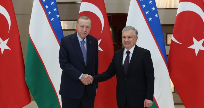 Cumhurbaşkanı Erdoğan, Özbekistan Cumhurbaşkanı Mirziyoyev ile görüştü