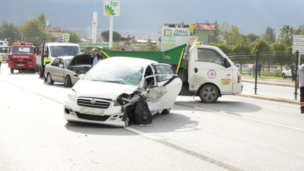 Denizli’de karşı şeride geçen araç dehşet saçtı: 8 yaralı