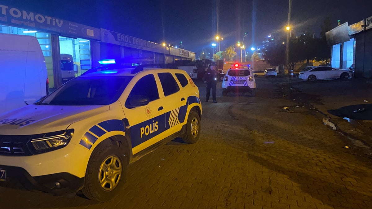 Diyarbakır’da silahlı kavgada sırtından vurulan 17 yaşındaki genç yaşam savaşı veriyor