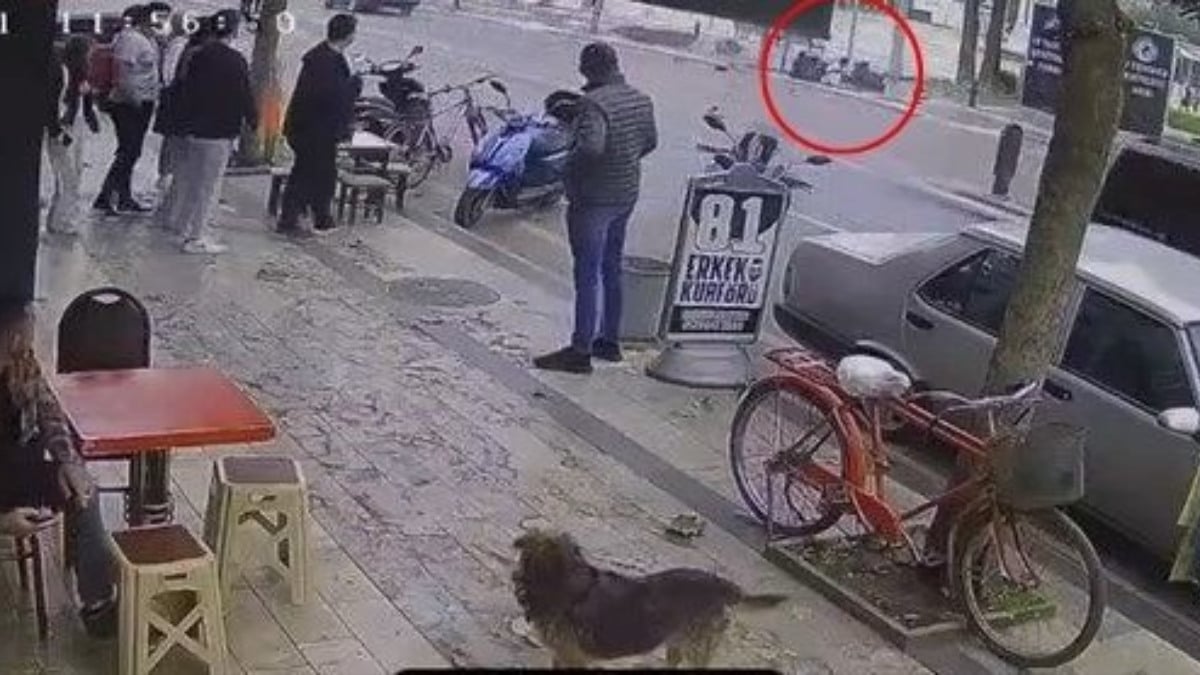 Düzce’de araç çarpan motosikletin sürücüsü yayanın üzerine düştü