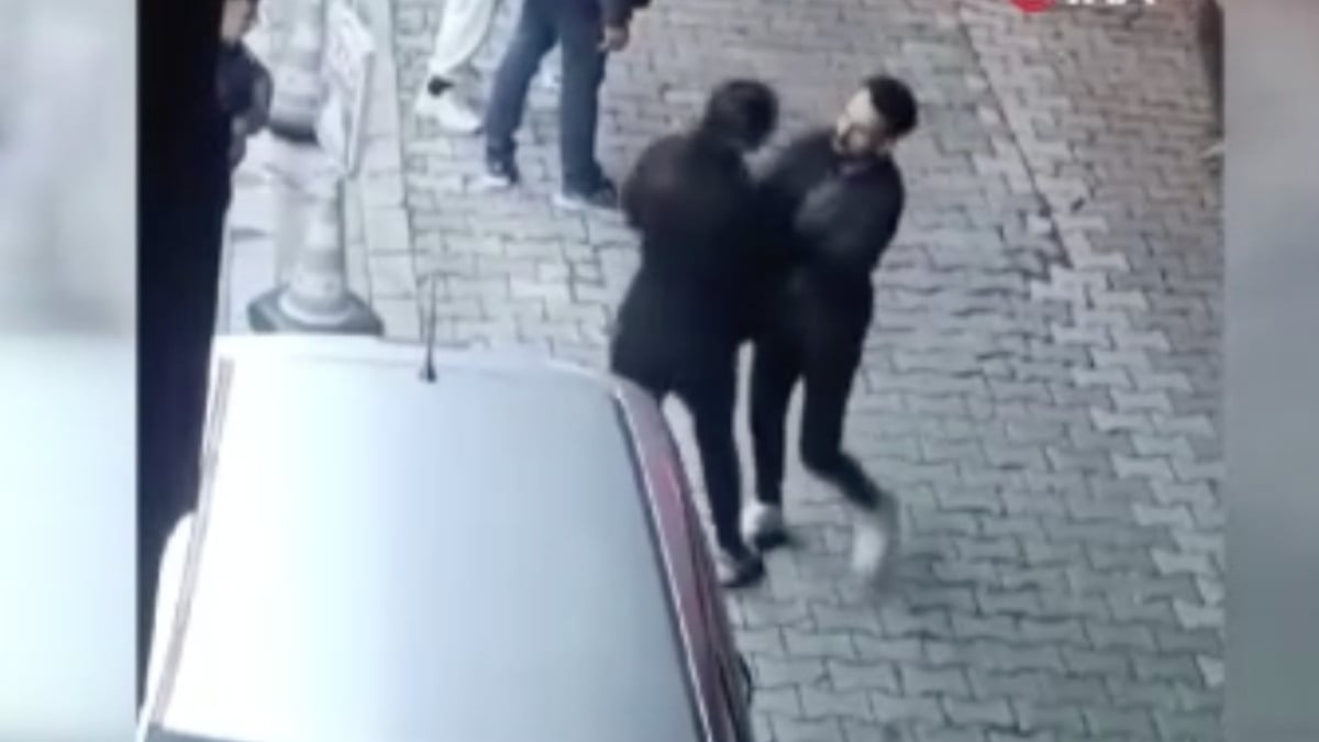 Esenyurt’ta kıskançlık krizi: Başka kadından mesaj gelen erkek arkadaşına saldırdı