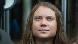 Filistin’e destek mesajı veren iklim aktivisti Greta Thunberg’e müdahale etmeye çalışıldı