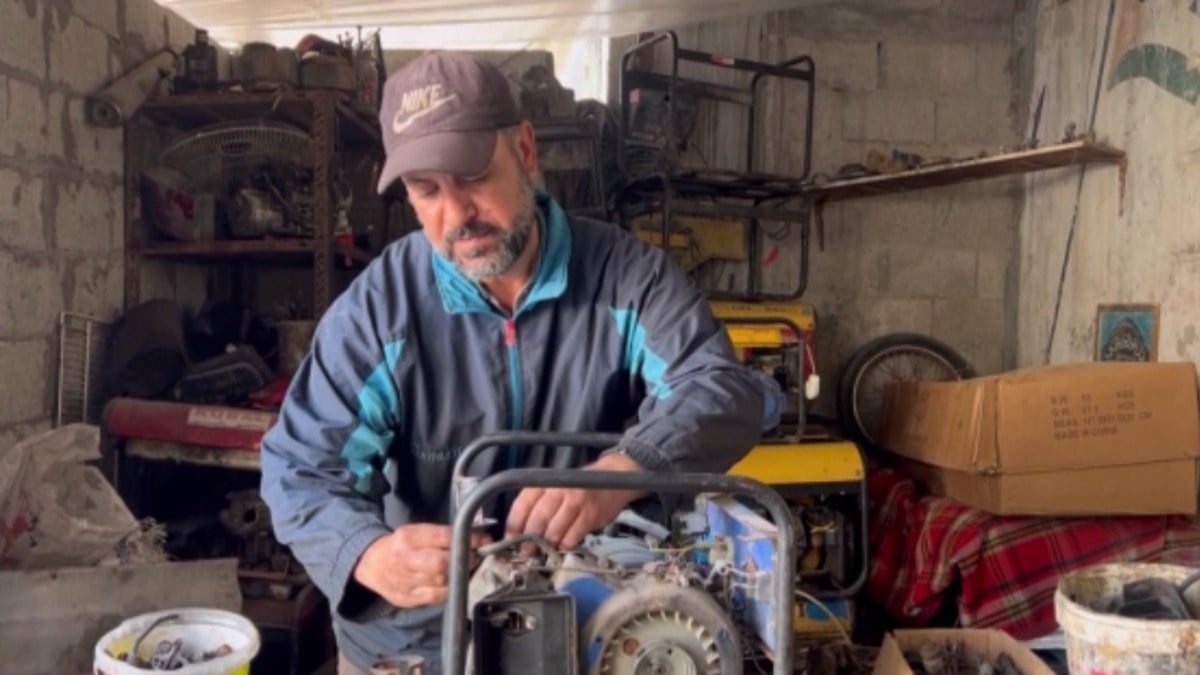 Gazze sakinleri, jeneratörlerini tamir ettirdi