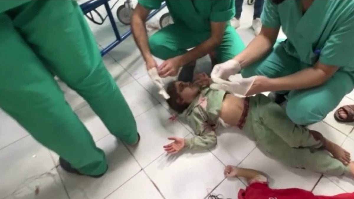 Gazzeli yaralılar saldırı altındaki hastanelerde yerde tedavi ediliyor