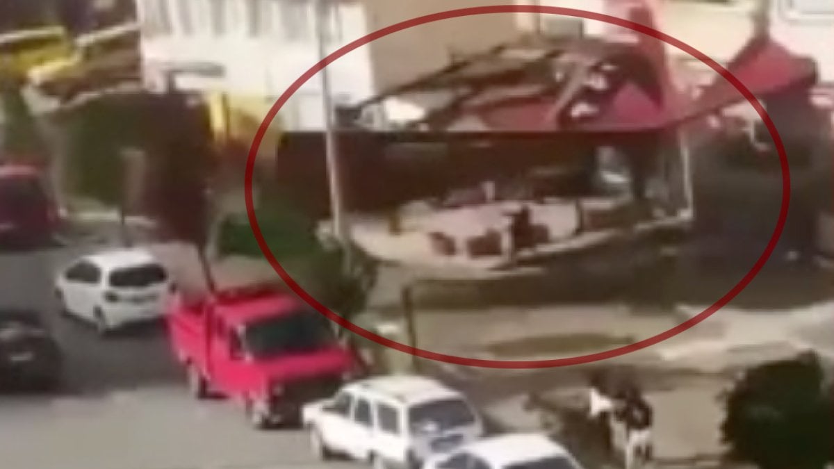 Giresun’da çocuğun uçan çatının altında kaldığı anlar kameraya yansıdı