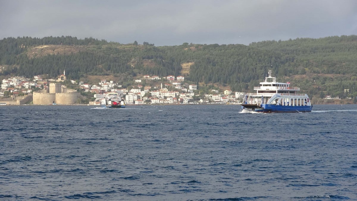 Gökçeada ve Bozcaada feribot seferlerine ‘fırtına’ engeli