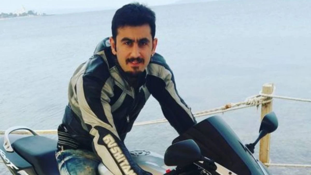 Hakkari’de minibüsle motosiklet çarpıştı: Özel harekat polisi hayatını kaybetti