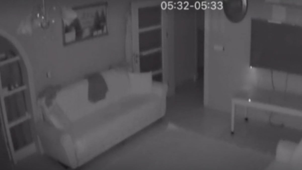 Hatay’daki 4.8’lik deprem anı kamerada