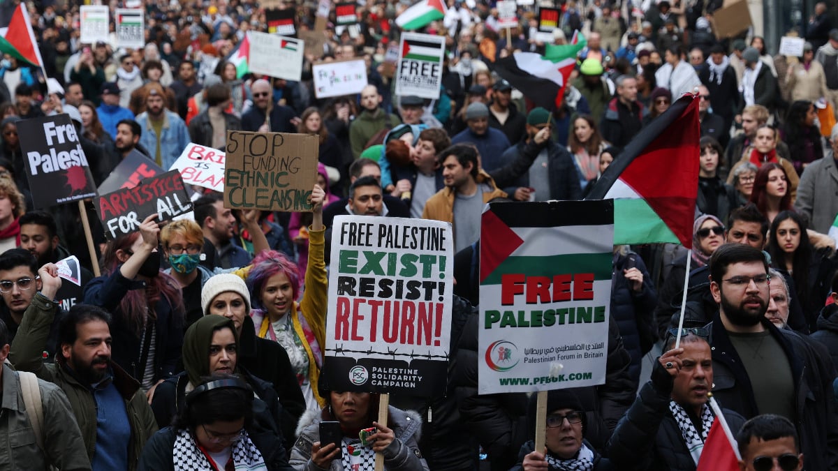 İngiltere’de 300 bin kişilik “ateşkes” yürüyüşü