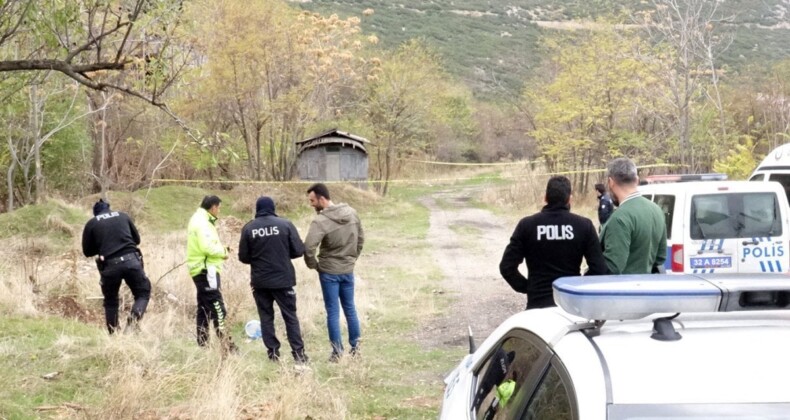 Isparta’da tuvaletini yapmak isterken poşete tekme attı: Poşetten el bombaları çıktı