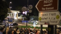 İsrail’de Netanyahu protestoları: İsrail Meclisi önünde çadır kurdular