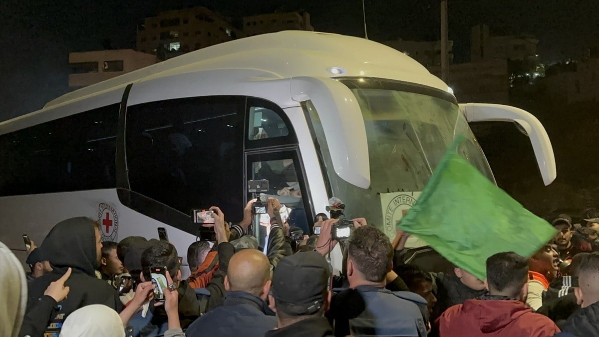 İsrail’den insani aranın uzatılması için serbest bırakılacak 50 Filistinli esirin listesine onay