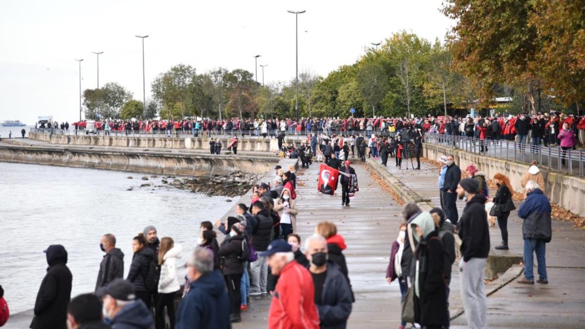 İstanbul’da Ata’ya saygı zinciri