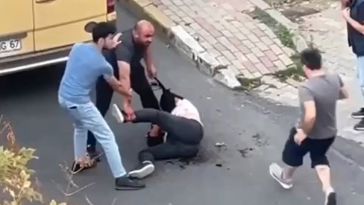 İstanbul’da dolmuş şoförü ile yolcunun kavgası kamerada