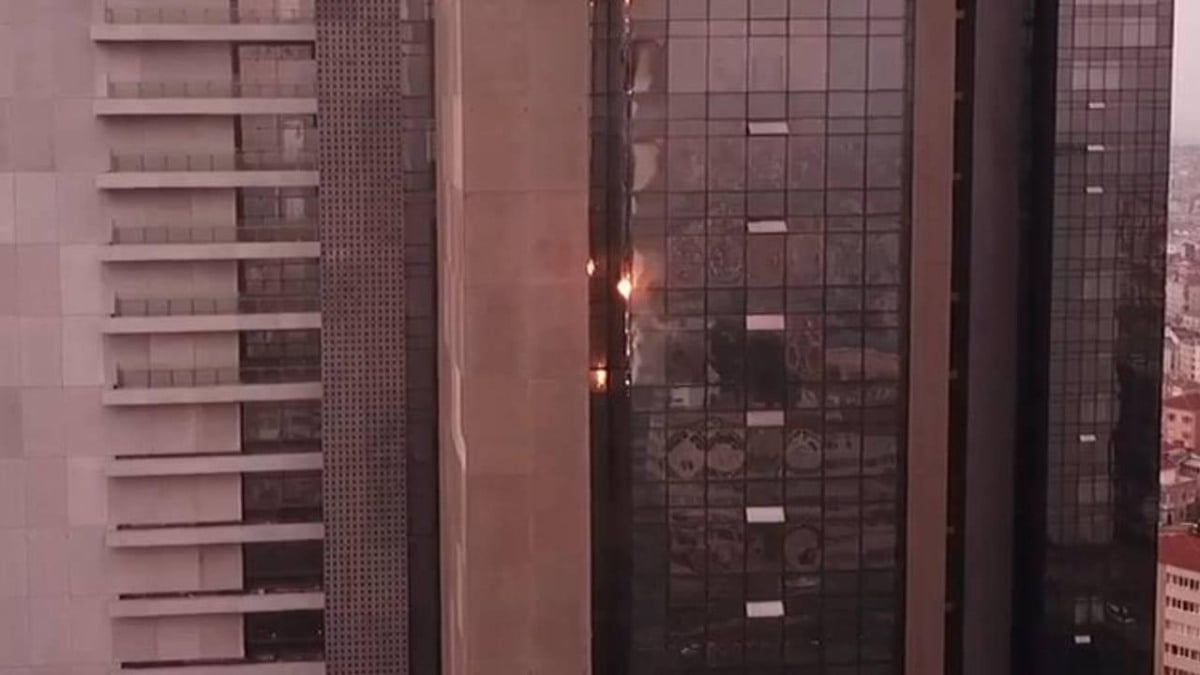 İstanbul’da iş merkezinde korkutan yangın