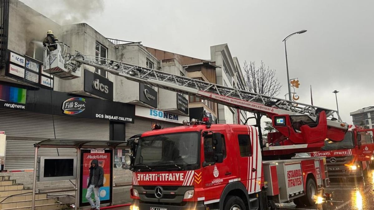 İstanbul’da iş yerinin deposunda yangın