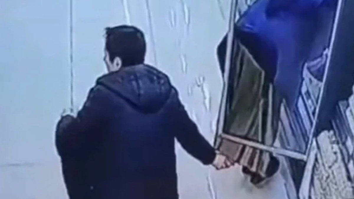 İstanbul’da kadınların etek altı görüntüsünü çeken komiserin cezası belli oldu