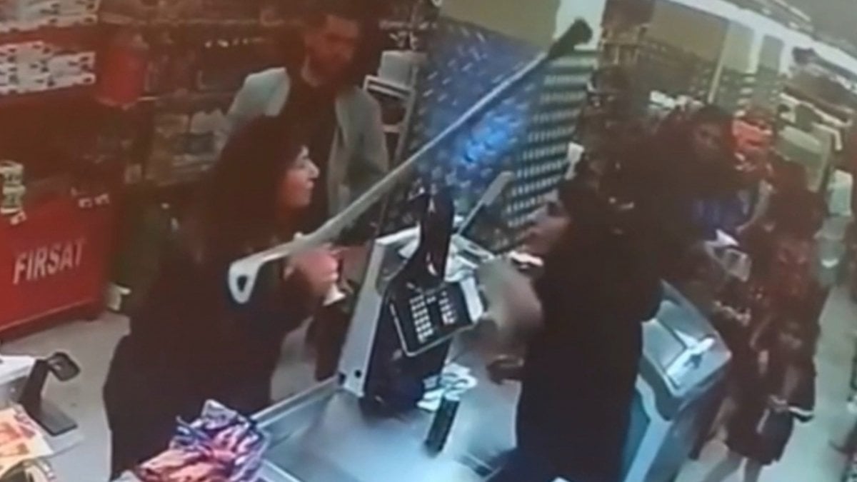 İstanbul’da kasiyere koltuk değneğiyle saldırdı