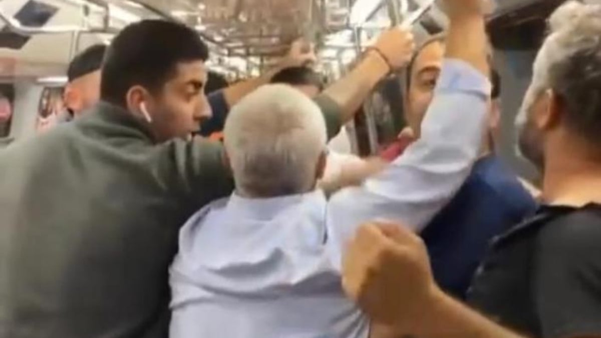 İstanbul’da metroda genç yaşlı demeden birbirlerine saldırdılar