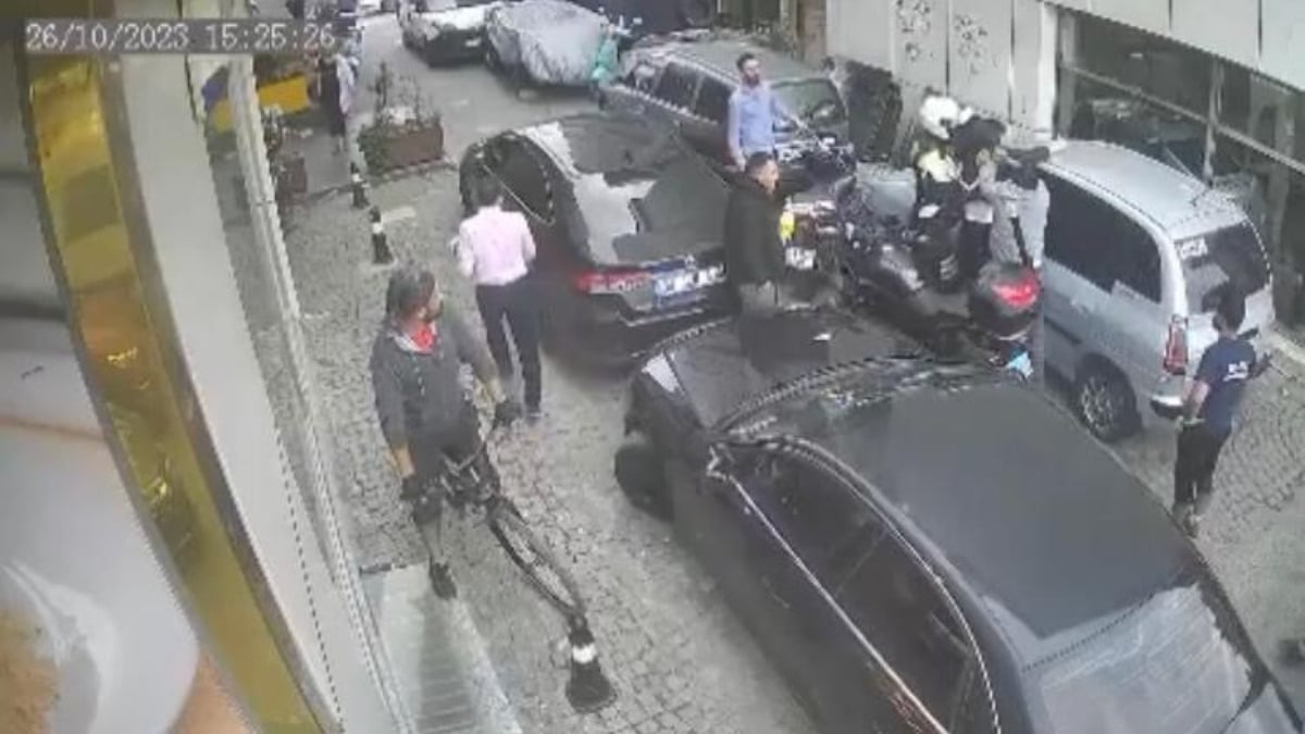 İstanbul’da polisten kaçan gencin dayak yeme anları