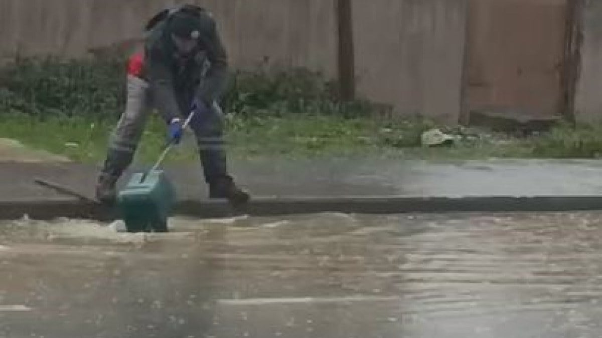 İstanbul’da yağmur başladı! Arnavutköy sular altında kaldı