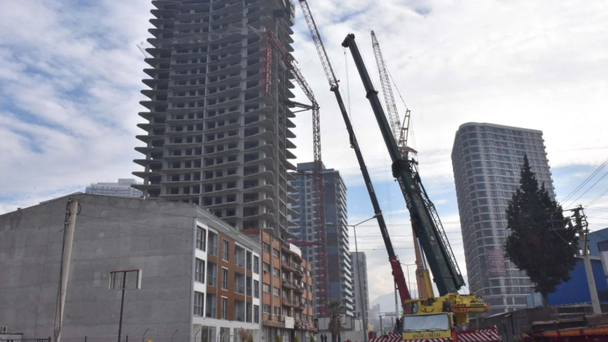 İzmir’de 6 kişinin öldüğü vinç kazasında tutuklu sanıklar tahliye edildi