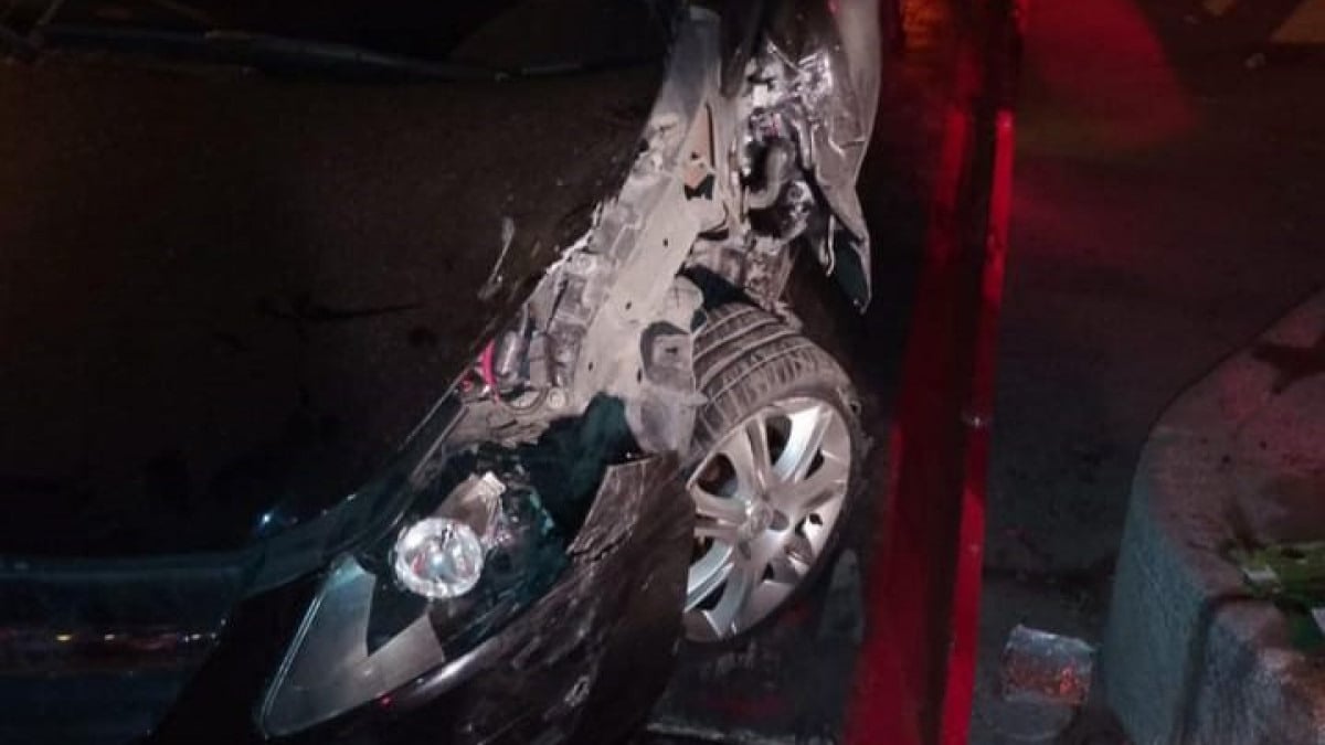 İzmir’de korkunç kaza: Araçla kaldırım arasında sıkışan yayanın bacağı koptu