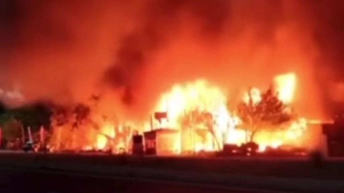 İzmir’de restoran yangını: Tüpler patladı