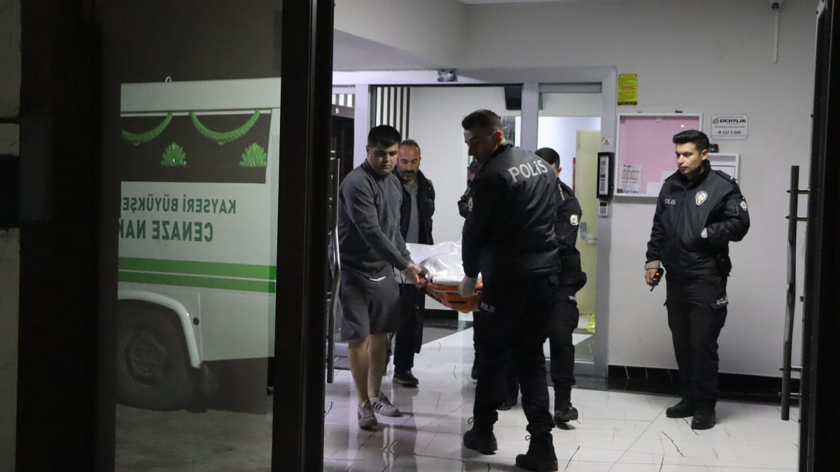 Kayseri’de kocasını göğsünden bıçaklayarak öldürdü