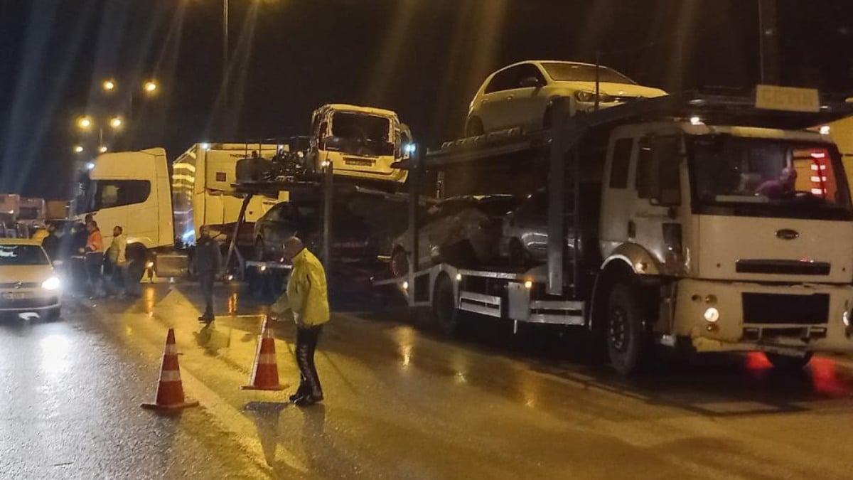 Kocaeli TEM’de kaza: Çok sayıda araç birbirine girdi