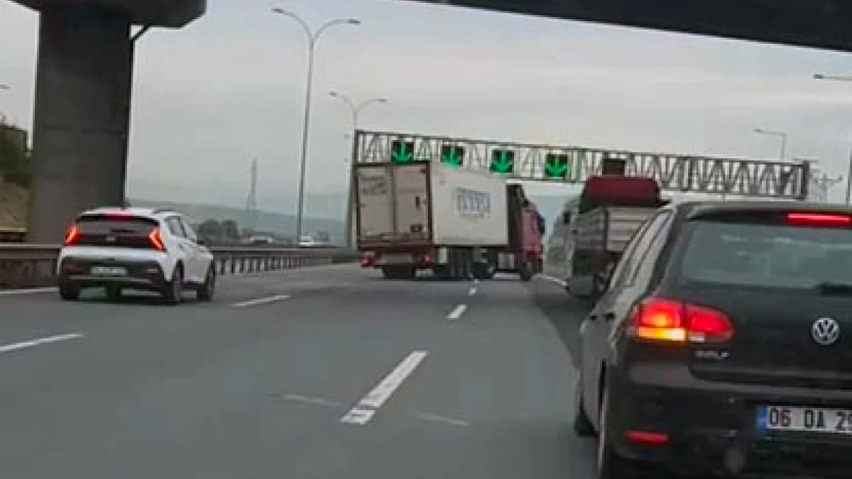 Kocaeli’de 4 kişinin yaralandığı zincirleme kaza anı kameraya yansıdı