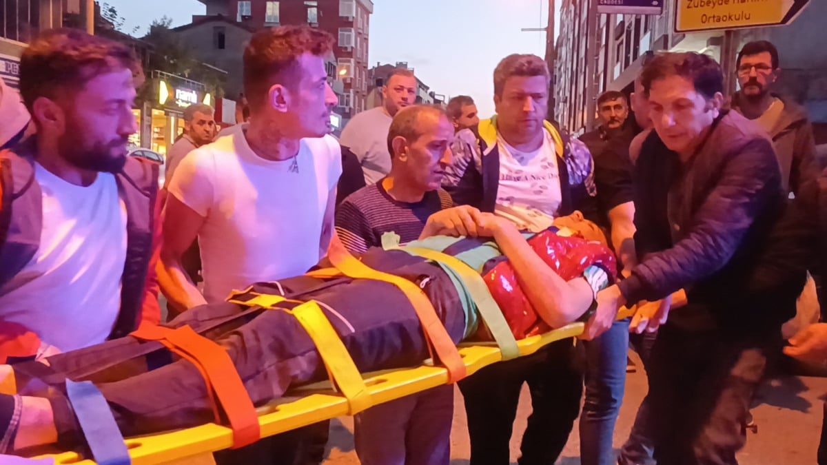 Kocaeli’de motosiklet ile otomobil kafa kafaya çarpıştı: 2 yaralı