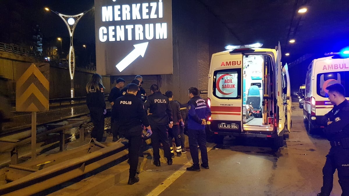 Kocaeli’de üniversite öğrencisi refüje çarparak hayatını kaybetti