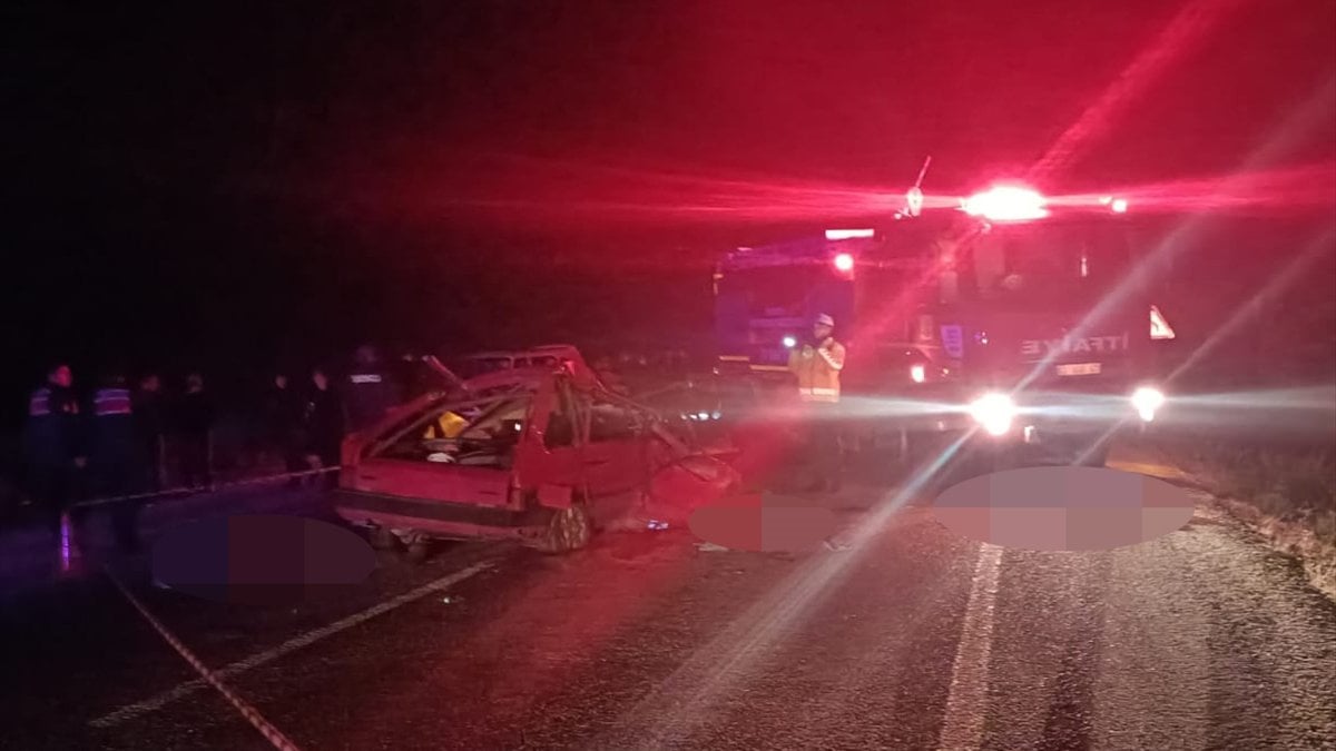 Konya’da kamyona arkadan çarpan otomobilde 4 kişi can verdi