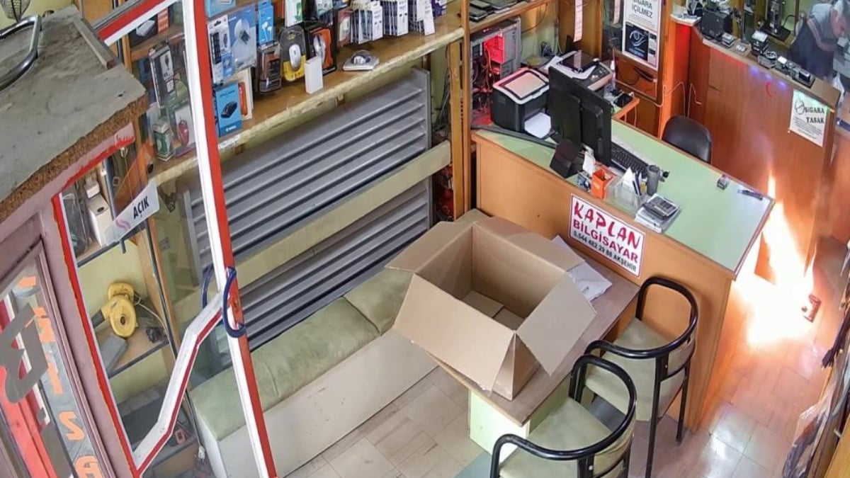 Konya’da tamire getirilen tabletin bataryası bomba gibi patladı