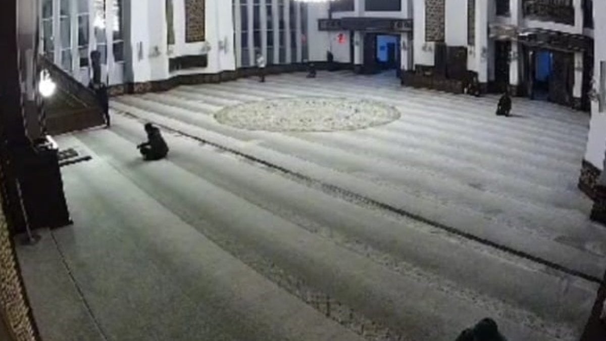 Malatya’da depreme namaz kılarken yakalandılar