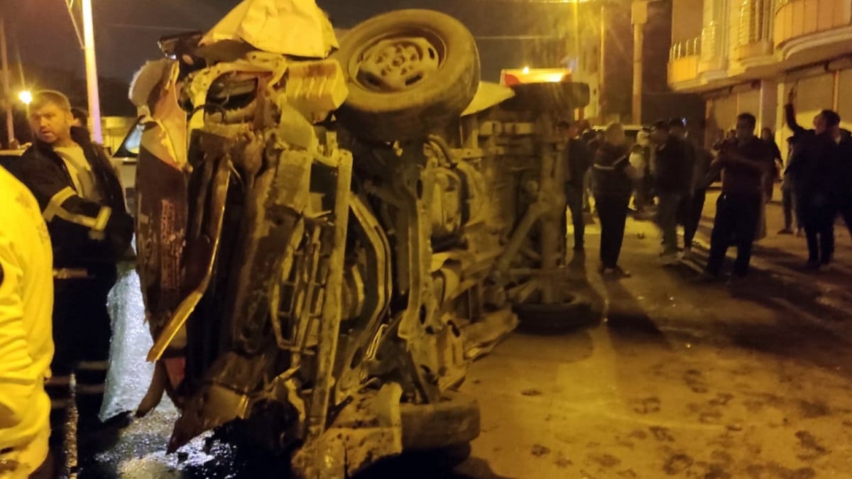 Mardin’de kaza: Kontrolden çıkan minibüs bir evin duvarını devirdi