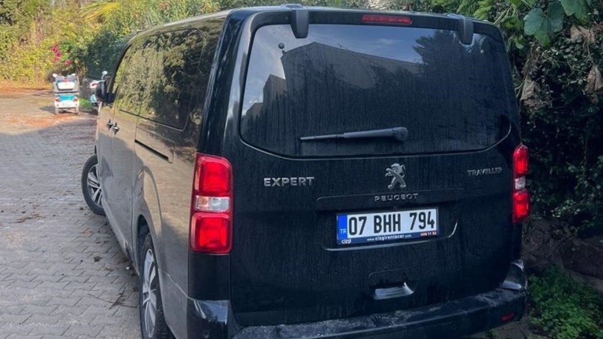 Muğla’da minibüsten 10 kaçak göçmen çıktı