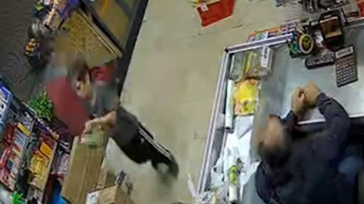 Rize’deki çocuk, İsrail malı olduğunu öğrendiği cipsi geri verdi