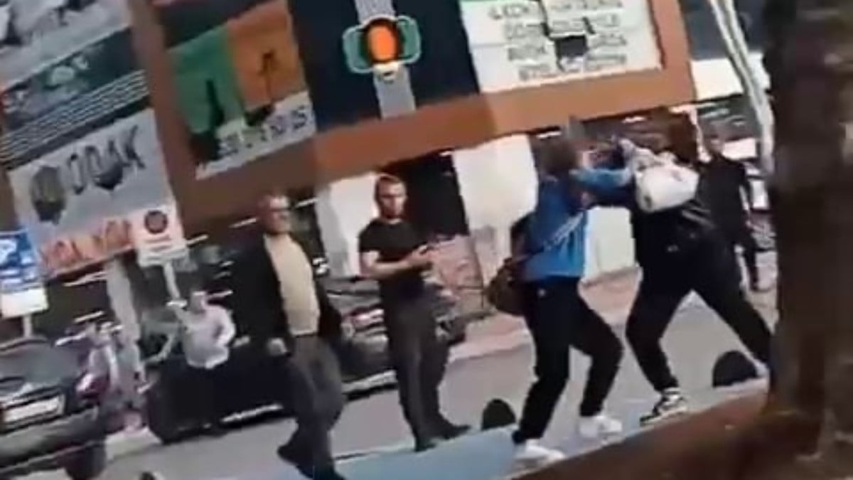 Sakarya’da kızların silahlı kavgası kameraya yansıdı