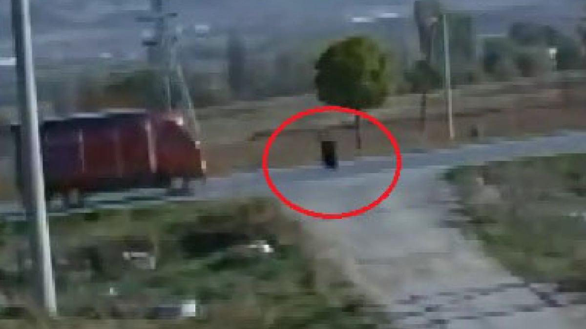 Sivas’ta korkunç kaza: Kamyonetin altında kalan kadın can verdi