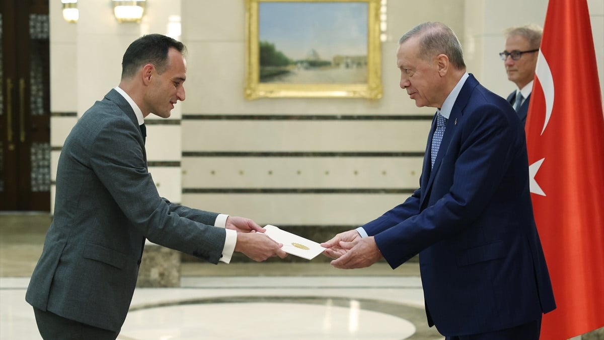 Slovenya Büyükelçisi Rencelj’den Cumhurbaşkanı Erdoğan’a güven mektubu
