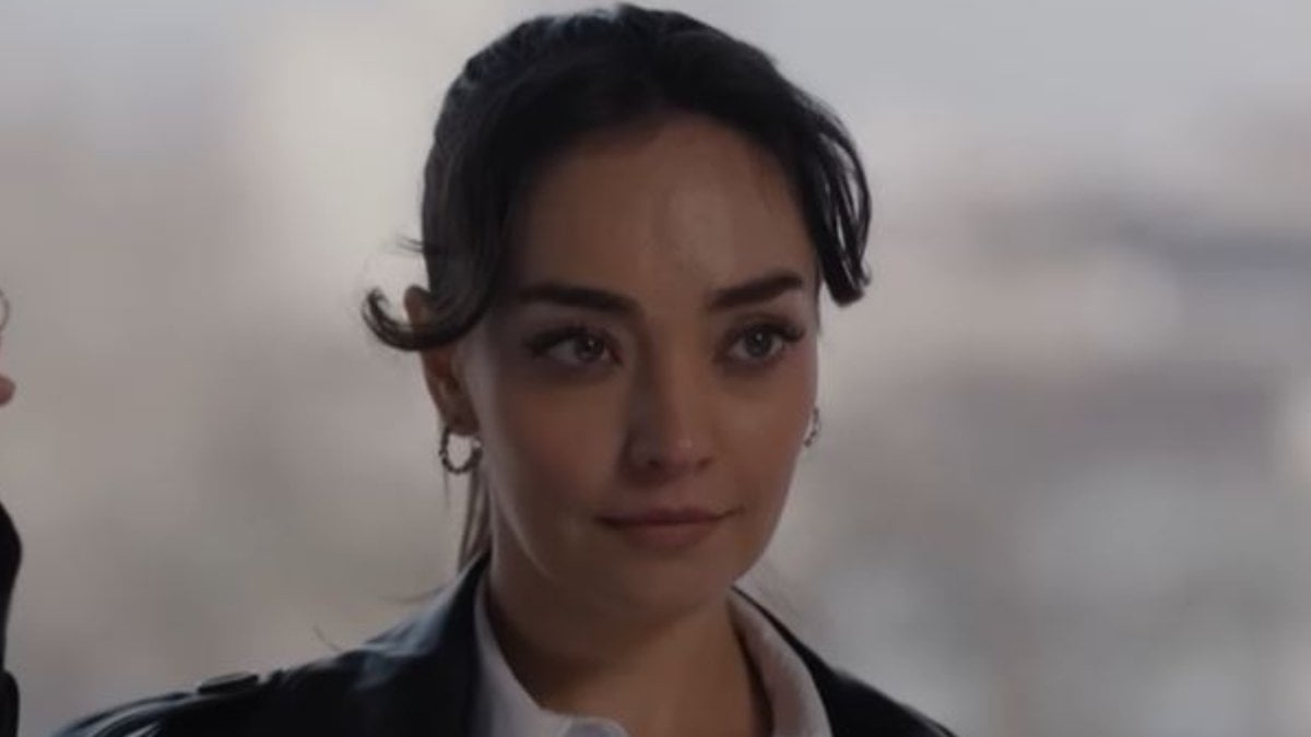 Teşkilat’ın Siyah İnci’si cesur pozlarıyla beğeni topladı! “Sırt manzarası dediğin…”